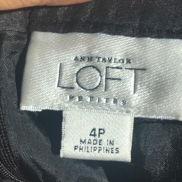 Ann Taylor Loft Grey Pleated Tweed Skirt Size 4P - Picture 3 of 4